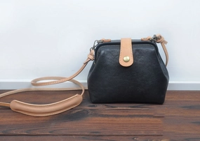 Vintage Womens Black Leather Small Doctor Shoulder Bag Black Doctor Crossbody Purse for Women Study Routine