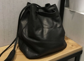 Vintage WOMENs LEATHER Bucket Purse Bucket Shoulder Purse FOR WOMEN Modern Commuter Look Contemporary Casual Look