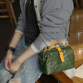 Vintage Womens Tan Leather Doctor Handbags Side Purses Doctor Purses for Women Polished Appeal Compact Form