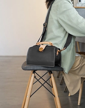 Vintage Womens Yellow Leather Doctor Handbags Shoulder Purses Doctor Purse for Women Sustainable Design Practical everyday tote