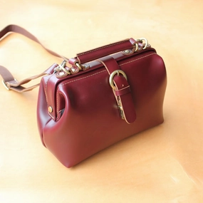 Womens Black Leather Doctor Handbags Shoulder Purse Vintage Black Doctor Purses for Women Style Fusion Everyday Carry