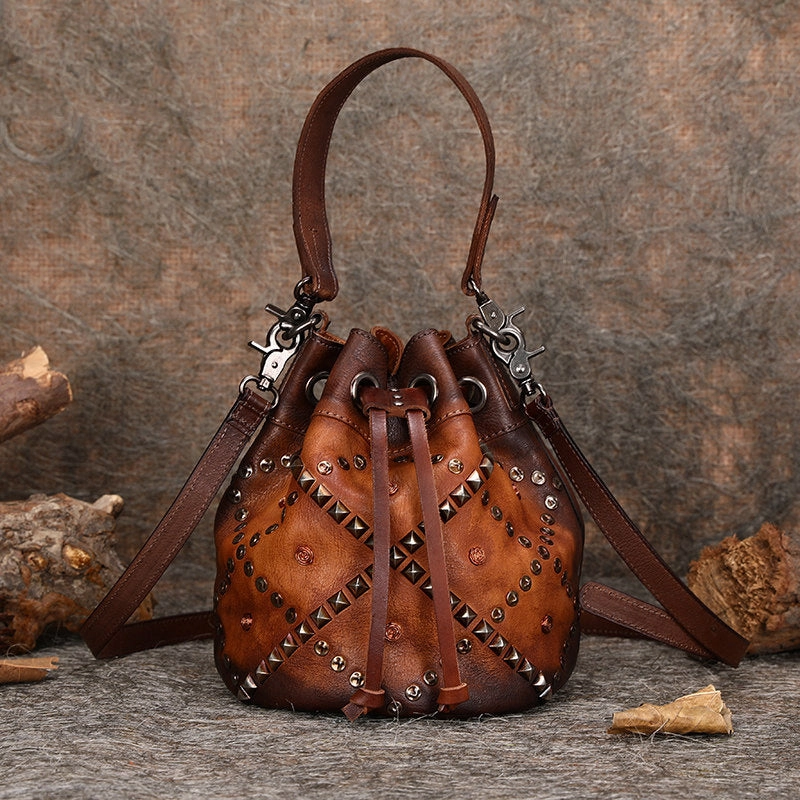 Womens Brown Leather Barrel Handbag Purse Vintage Rivet Round Shoulder Bag Bucket Crossbody Handbag for Women Weekend Outfit