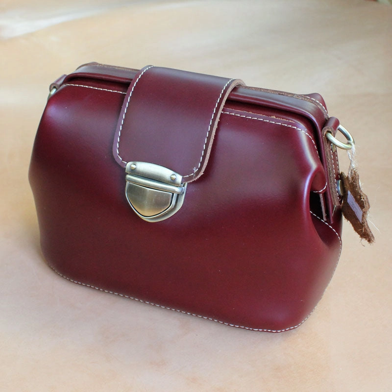 Womens Brown Leather Doctor Shoulder Purses Brown Doctor Crossbody Purses for Women Modern Elegance Classic Update