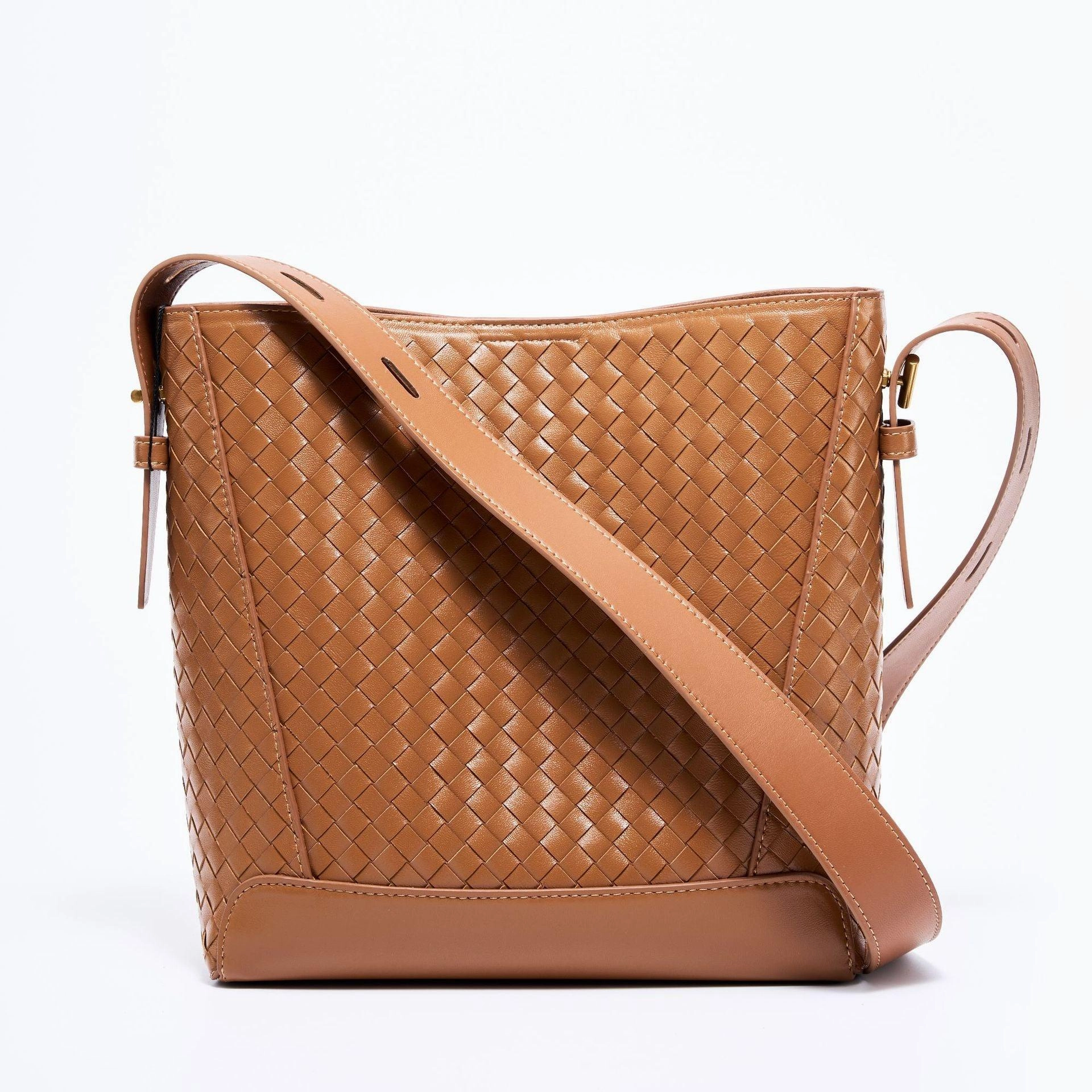 Timeless Everyday Use Lambskin Leather Handwoven Bucket Bag | Classic Bucket Shoulder Bag